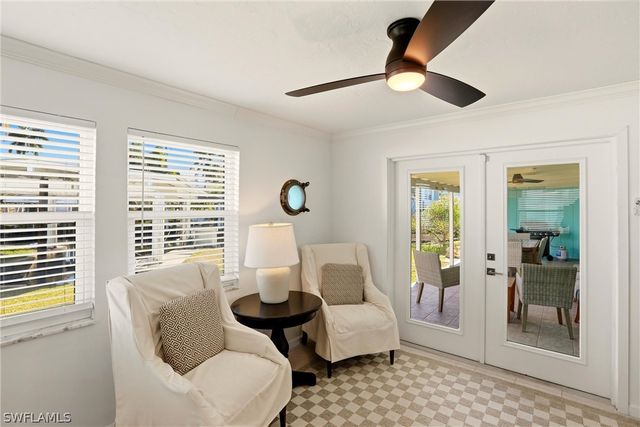 1159 Holiday LN E, Naples, FL 34104