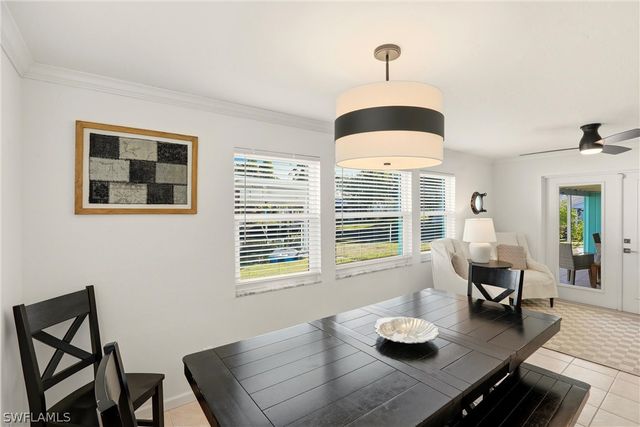 1159 Holiday LN E, Naples, FL 34104