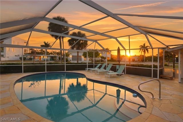 1159 Holiday LN E, Naples, FL 34104