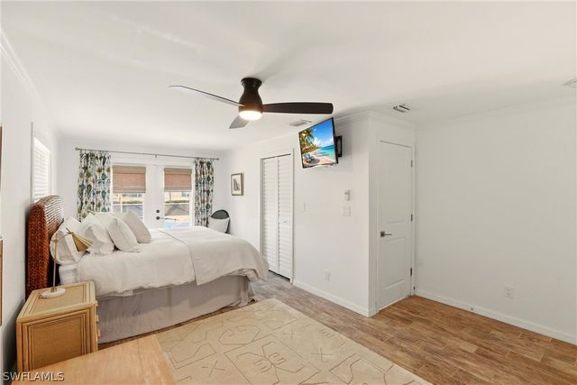 1159 Holiday LN E, Naples, FL 34104