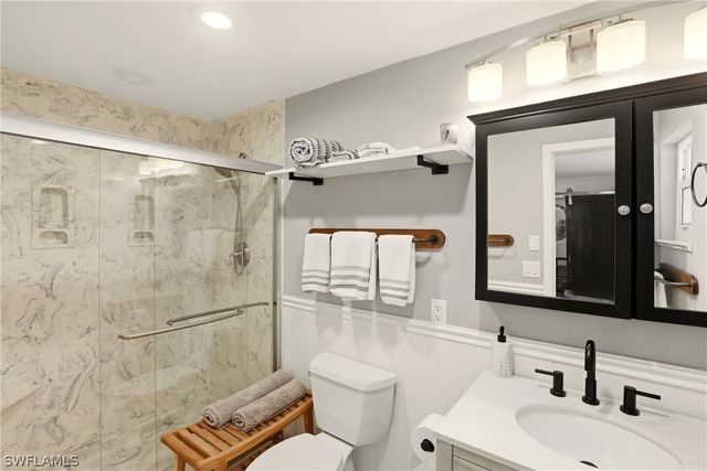 1159 Holiday LN E, Naples, FL 34104