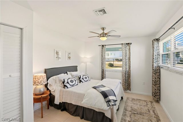 1159 Holiday LN E, Naples, FL 34104