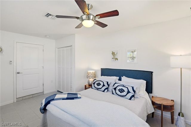 1159 Holiday LN E, Naples, FL 34104