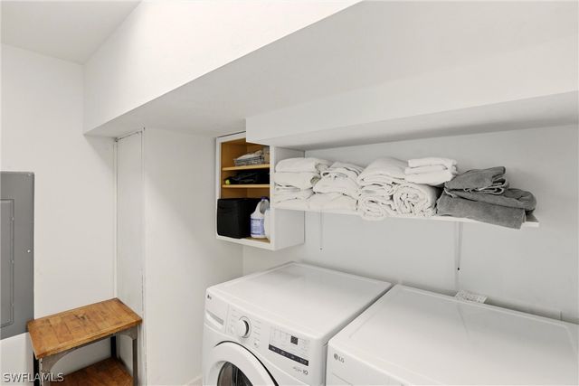 1159 Holiday LN E, Naples, FL 34104