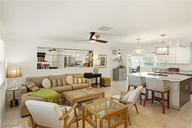 1159 Holiday LN E, Naples, FL 34104