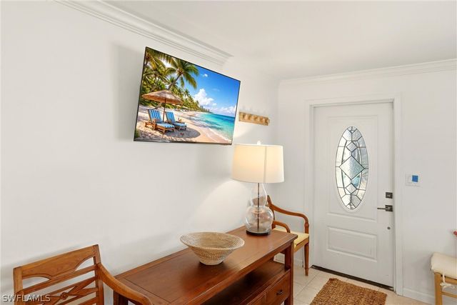 1159 Holiday LN E, Naples, FL 34104