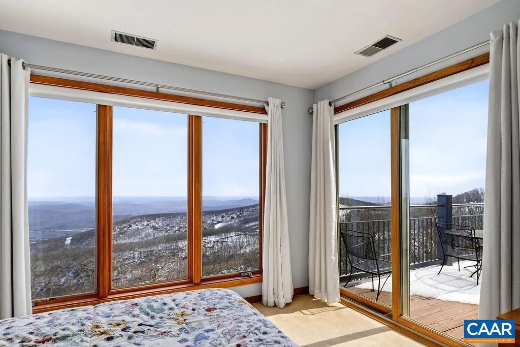 Image 1 of property listing at 1551 VISTAS CONDOS, Roseland, VA 22967