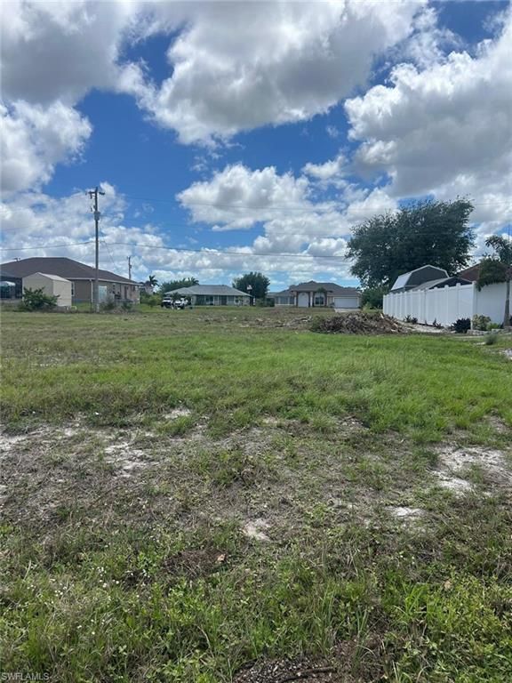 Image 4 of property listing at 2020 4th TER, Cape Coral, FL 33993