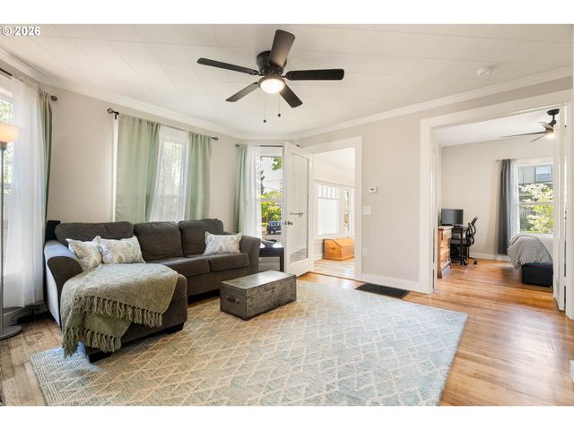 5531 Se GLADSTONE St, Portland, OR 97206