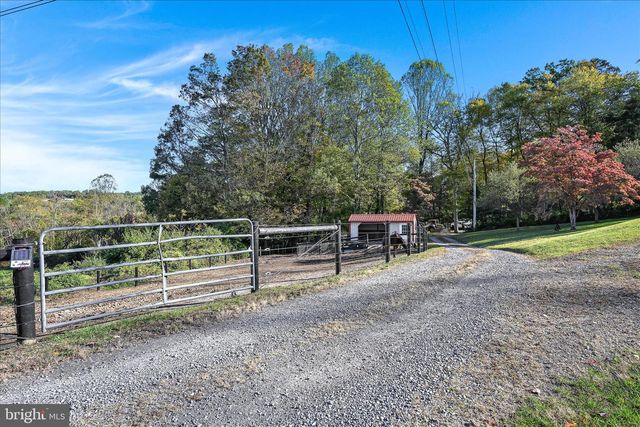 122 WITMER RD, Reinholds, PA 17569