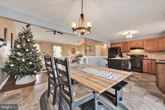 122 WITMER RD, Reinholds, PA 17569