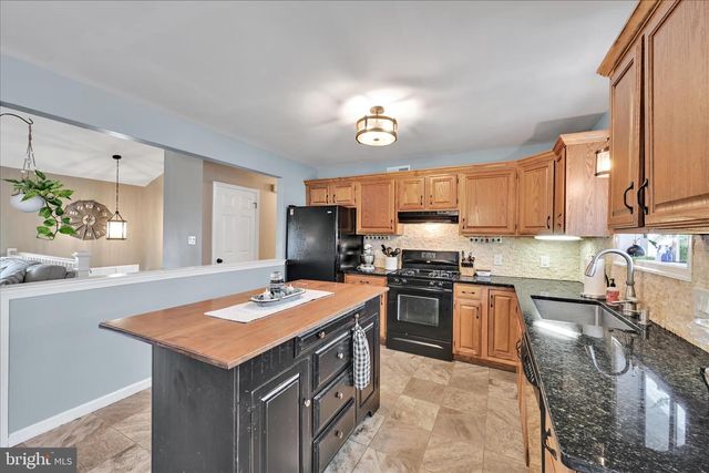 122 WITMER RD, Reinholds, PA 17569