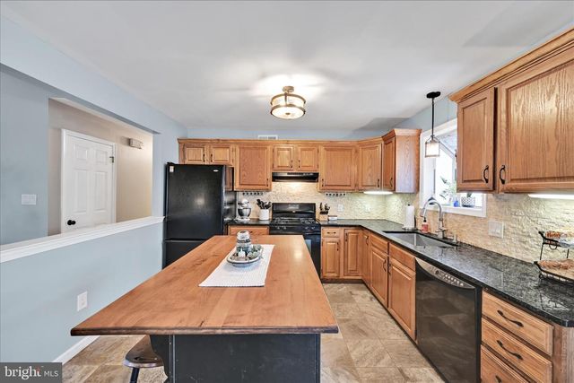 122 WITMER RD, Reinholds, PA 17569