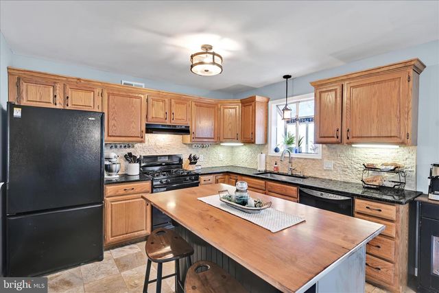 122 WITMER RD, Reinholds, PA 17569