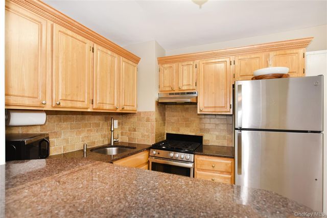 370 W Broadway 4Y, Long Beach, NY 11561