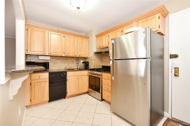 370 W Broadway 4Y, Long Beach, NY 11561