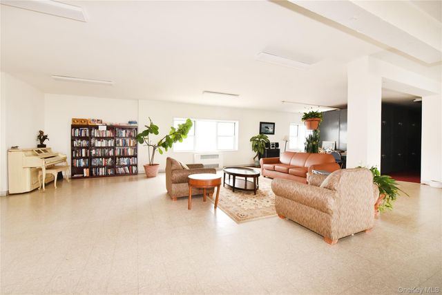 370 W Broadway 4Y, Long Beach, NY 11561