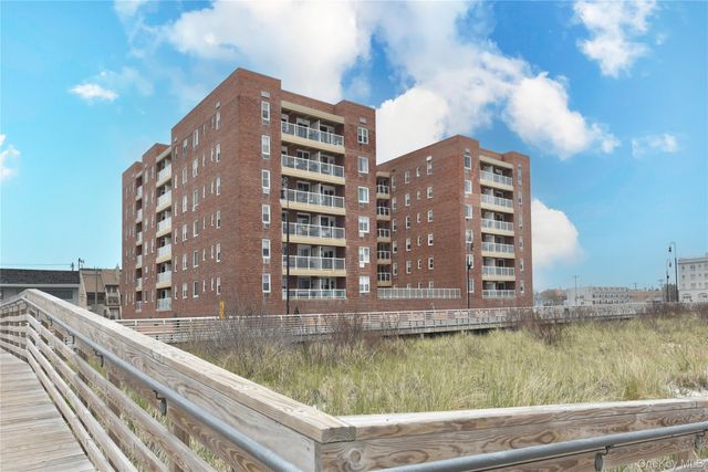 370 W Broadway 4Y, Long Beach, NY 11561