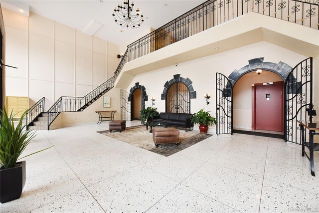 370 W Broadway 4Y, Long Beach, NY 11561