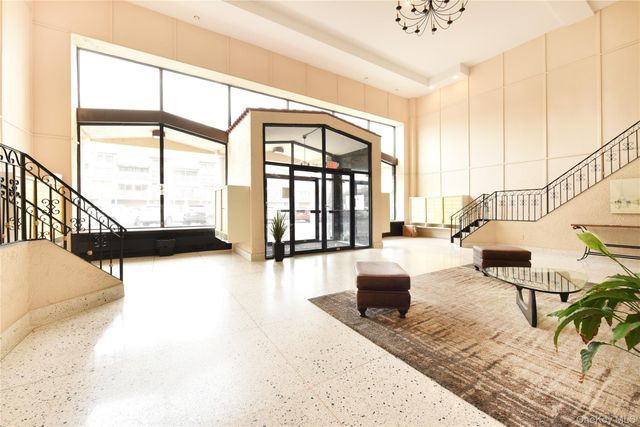 370 W Broadway 4Y, Long Beach, NY 11561