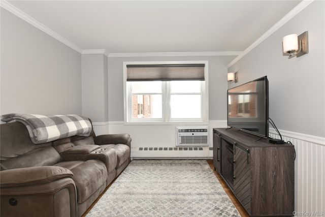 370 W Broadway 4Y, Long Beach, NY 11561