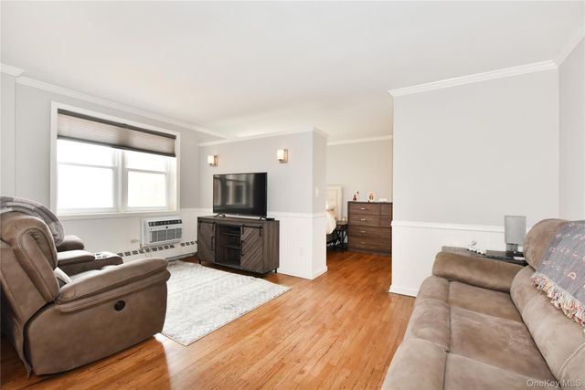 370 W Broadway 4Y, Long Beach, NY 11561