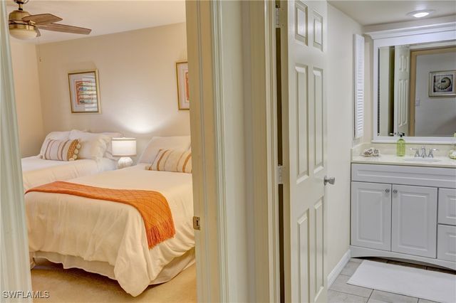 200 Wyndemere WAY B302, Naples, FL 34105