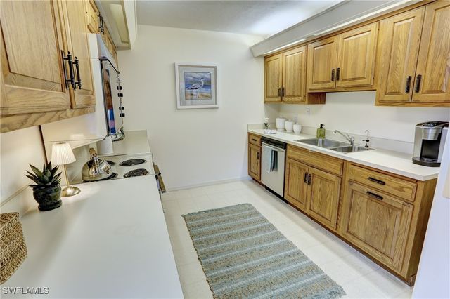 200 Wyndemere WAY B302, Naples, FL 34105