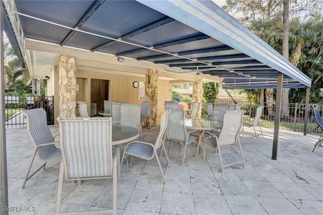 200 Wyndemere WAY B302, Naples, FL 34105