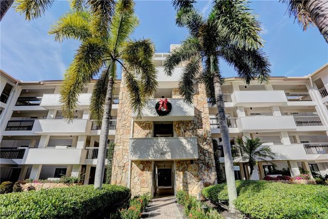 200 Wyndemere WAY B302, Naples, FL 34105