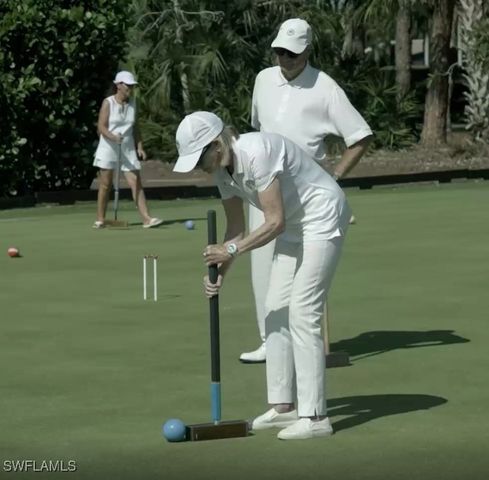 200 Wyndemere WAY B302, Naples, FL 34105