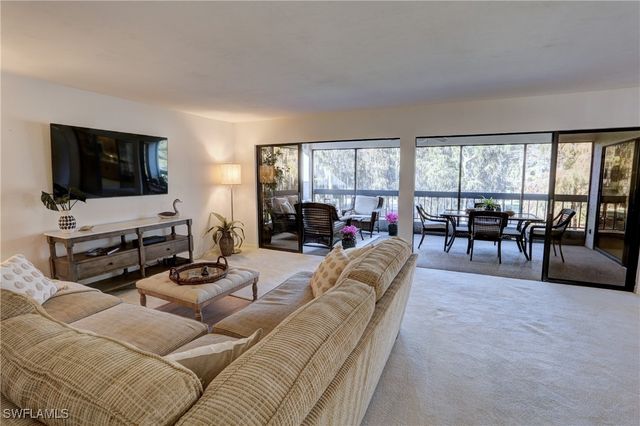 200 Wyndemere WAY B302, Naples, FL 34105