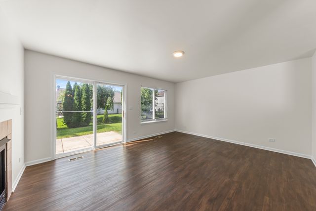 97 W Amberley Drive, Round Lake, IL 60073