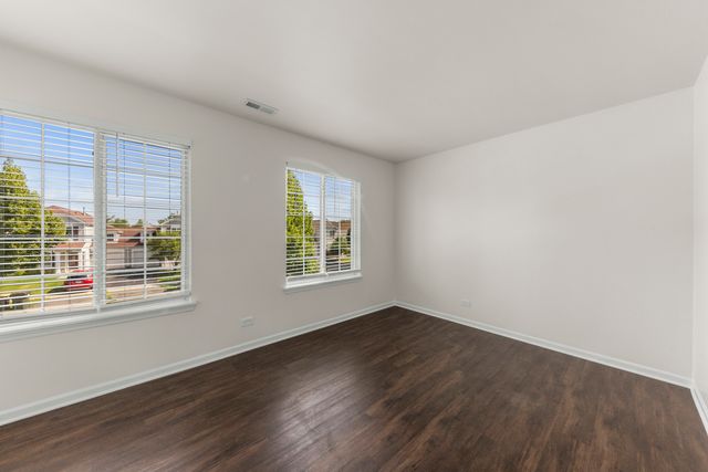 97 W Amberley Drive, Round Lake, IL 60073