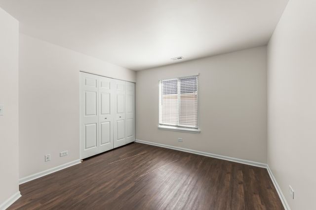 97 W Amberley Drive, Round Lake, IL 60073