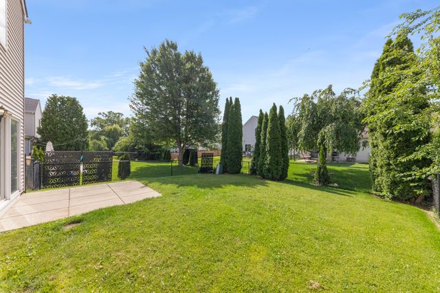 97 W Amberley Drive, Round Lake, IL 60073