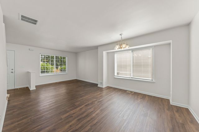 97 W Amberley Drive, Round Lake, IL 60073