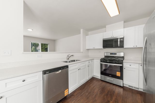 97 W Amberley Drive, Round Lake, IL 60073