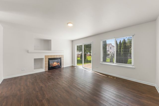 97 W Amberley Drive, Round Lake, IL 60073
