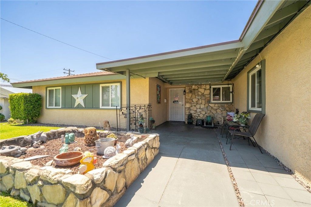 Image 2 of property listing at 1622 Mckinley Street, San Bernardino, CA 92404