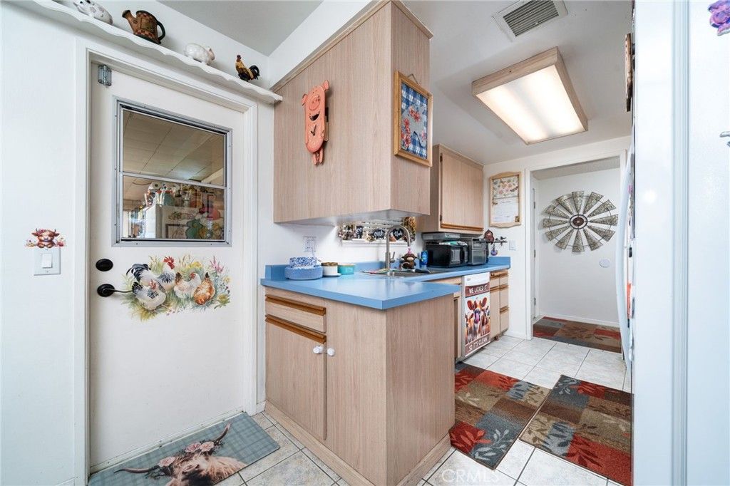 Image 7 of property listing at 1622 Mckinley Street, San Bernardino, CA 92404