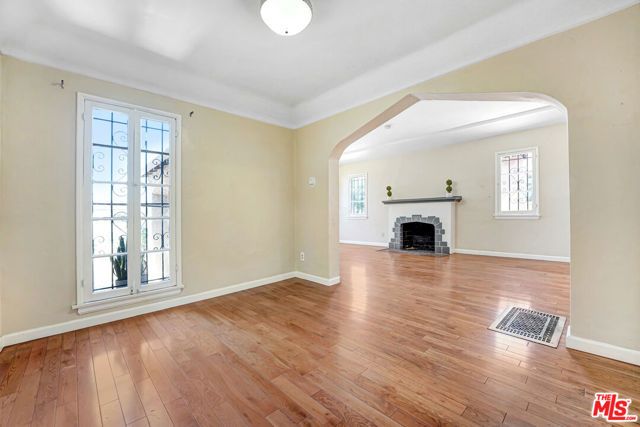 9136 S Harvard Boulevard, Los Angeles, CA 90047