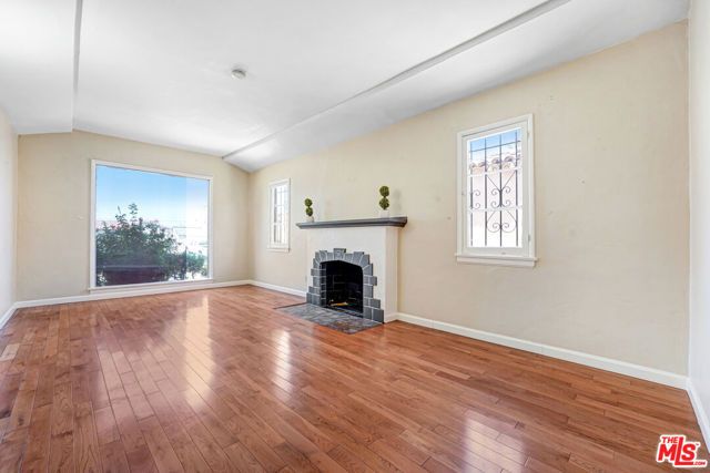 9136 S Harvard Boulevard, Los Angeles, CA 90047