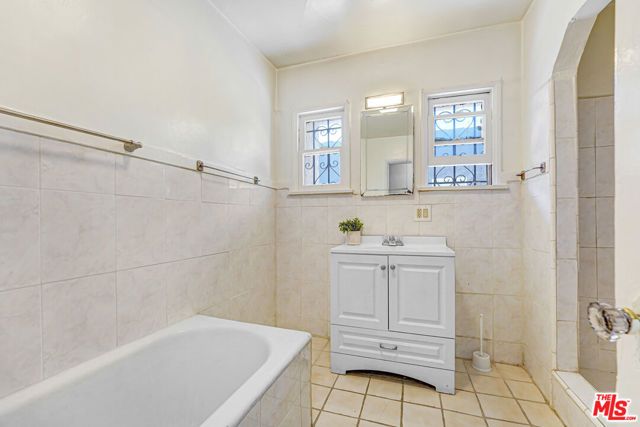 9136 S Harvard Boulevard, Los Angeles, CA 90047