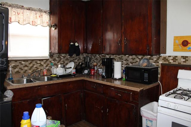 1203 Egypt Street, Houston, TX 77009