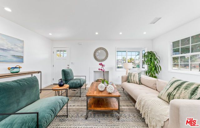 2957 Midvale Avenue, Los Angeles, CA 90064