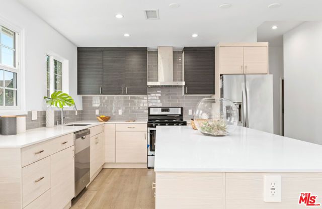 2957 Midvale Avenue, Los Angeles, CA 90064