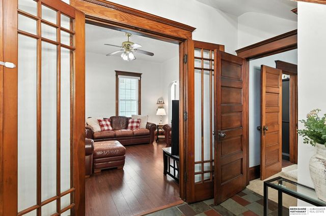 2205 F Street, Omaha, NE 68107