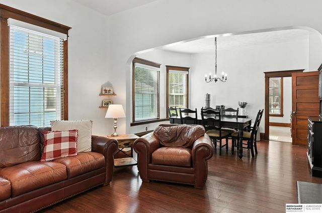 2205 F Street, Omaha, NE 68107