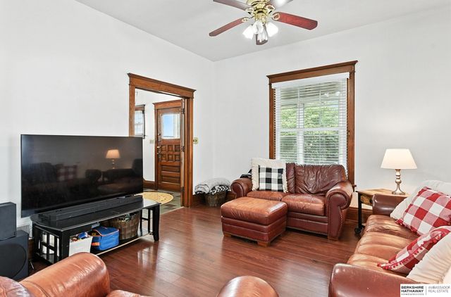 2205 F Street, Omaha, NE 68107